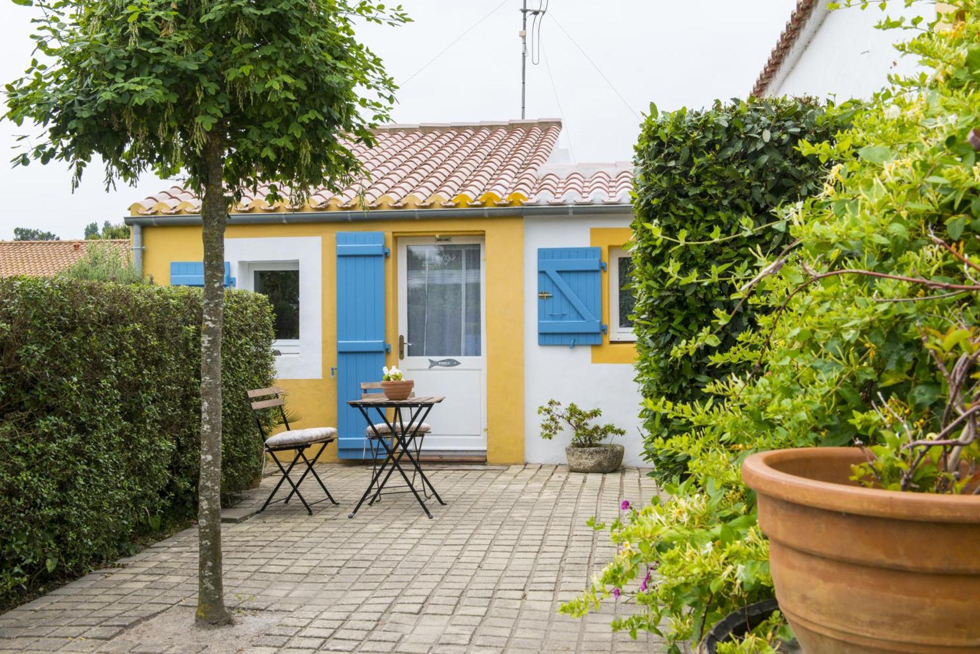 Les Yeux Bleus Bed & Breakfast Нуармутье Номер фото