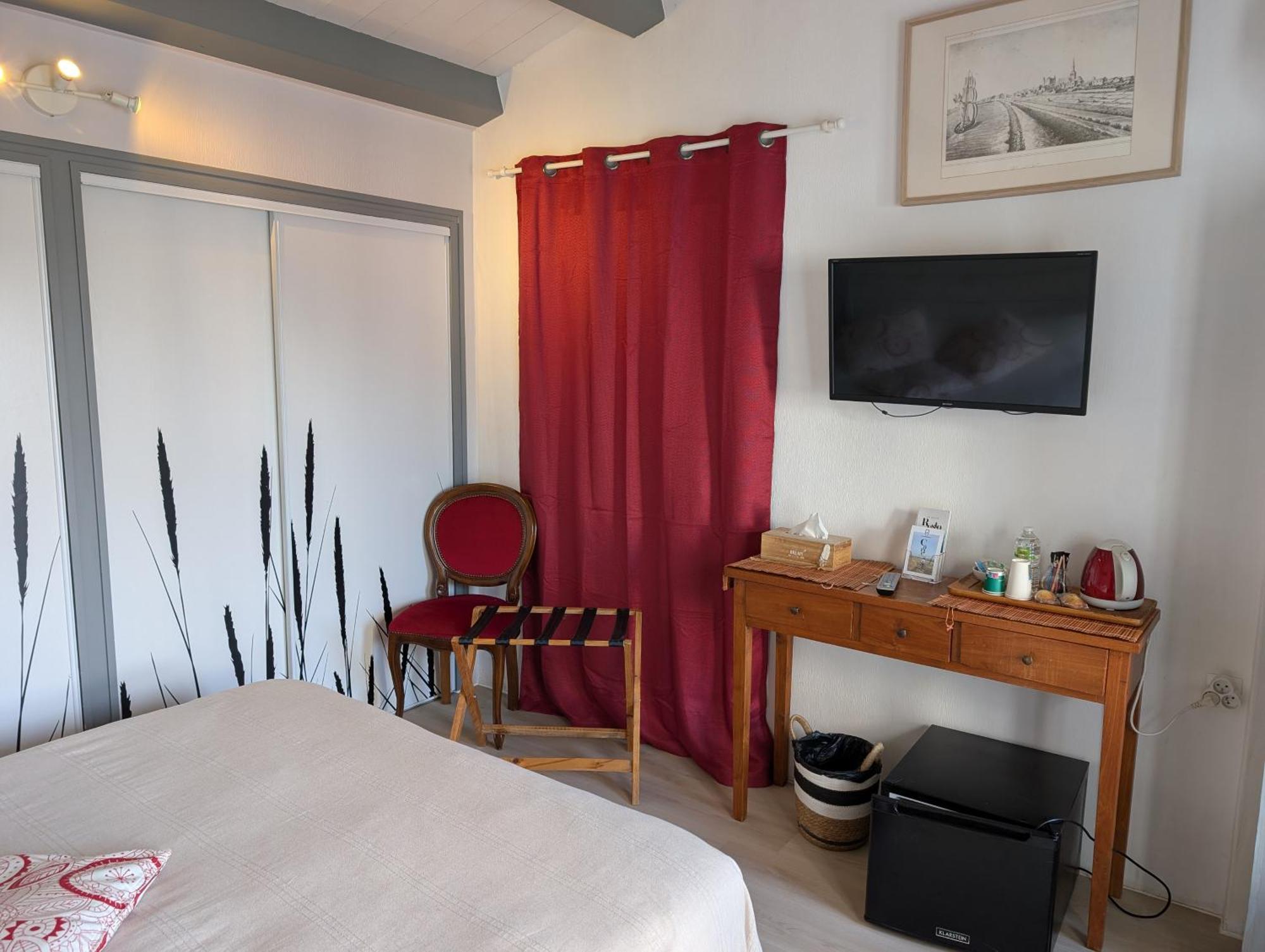 Les Yeux Bleus Bed & Breakfast Нуармутье Номер фото